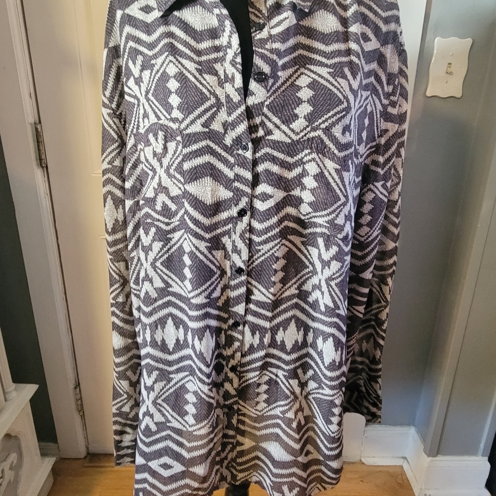 Kardashian Kollection Black and White Geometric Blouse